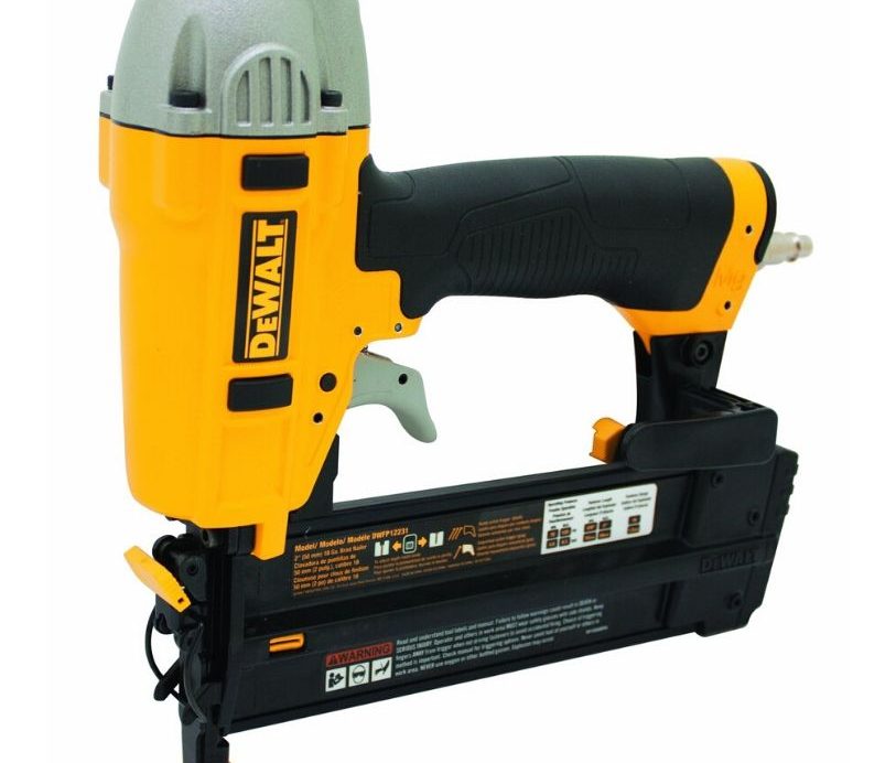 CLAVADORA NEUM. CAL.18 DE 5/8-2" DEWALT DWFP12231